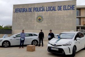 El Ayuntamiento entrega 2.500 mascarillas a las dos asociaciones de Taxi de Elche