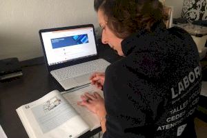 El alumnado de los talleres de asistencia sociosanitaria de los CEDES de la Diputación retoma las clases en formato on-line