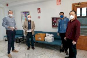 Nova donació de mascaretes i gel hidroalcohòlic de la comunitat xinesa a l’Ajuntament d´Altea