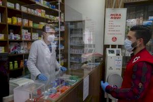 Cruz Roja apoya la entrega de medicamentos a domicilio de las farmacias en Valencia a las personas más vulnerables