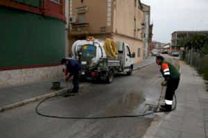Alzira neteja i desinfecta els 7.773 embornals del nucli urbà