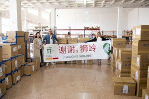 El Ayuntamiento de Petrer recibe las 150.000 mascarillas donadas por el empresario local afincado en China, Javier Torá