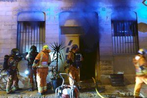 Rescaten a una dona en l'incendi del seu habitatge a Foios