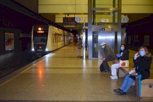 ¿Cómo debes ir sentado en el metro, el tren o el autobús según la nueva normativa?