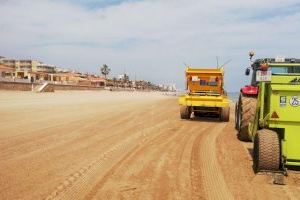 La Diputació de València reprèn la campanya de neteja de platges