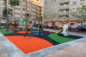 Sagunto mejora el suelo del parque infantil de la plaza Ángel Perales