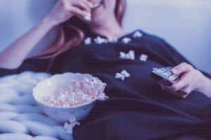 El Centre del Carme convida a gaudir del cinema a casa amb ‘Confi(n)ados a la comedia’