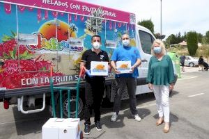 Helados Disfrutis, Papelería Rubrik y Asociación Elos realizan donaciones solidarias al “Programa de Alimentos” de La Nucía