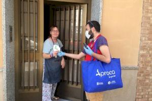 Protección Civil y vecinos reparten las mascarillas homologadas en Almassora