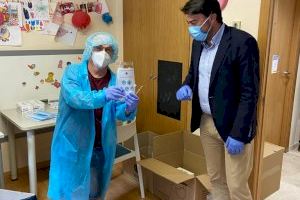 El alcalde visita APSA donde se ensobran las mascarillas quirúrgicas que el Ayuntamiento distribuye a todas las casas de Alicante
