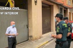 Emotivo homenaje a un Guardia Civil jubilado de Xirivella por su cumpleaños