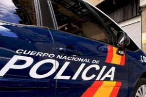 Un jove agredeix i insulta a dos policies que li van enxampar saltant-se el confinament a València