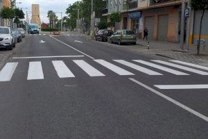 Alaquàs realitza treballs de repintat de pintura viária als carrers del municipi