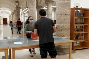 Las bibliotecas de la Generalitat registran en su apertura una afluencia de visitantes moderada y constante
