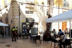 Alicante plantea ampliar los horarios de terrazas y veladores pero emplaza a la Generalitat a pronunciarse sobre su legalidad