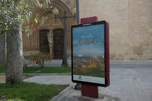 El Ayuntamiento de Orihuela promociona su imagen de destino en el mobiliario urbano y mejora la señalética turística
