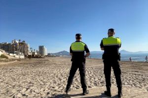 La Policía Local impone más de medio centenar de denuncias por desobediencia esta semana, clausura dos bares por exceso de aforo y sanciona a quince establecimientos de hostelería en Alicante