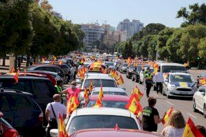 Vox paralitza el centre de València amb la seua manifestació “motoritzada” contra el Govern