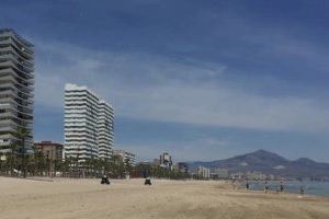 El primer fin de semana en fase 1 llega a Alicante con botellones, sanciones a bares y denuncias por ruidos