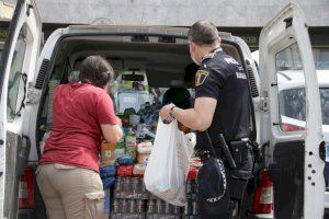 La plantilla de la Policia Local d´Alaquàs dóna més de 200 quilograms d´aliments per a les famílies més vulnerables del municipi