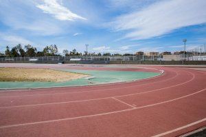 Las pistas de atletismo, pádel y tenis estrenan la apertura de instalaciones deportivas en Mislata