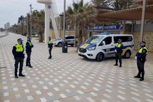 Alicante multará con hasta 3.000 euros a quien tire al suelo la mascarilla o los guantes