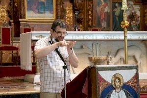 La parroquia de Santo Tomás de Valencia reanuda los domingos la celebración presencial de la misa en lenguaje de signos para personas sordas