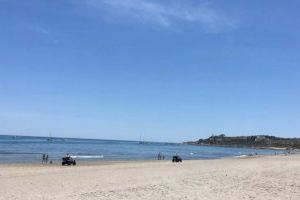 La primera jornada de platja se salda amb dos rescats i un ofegament a Alacant