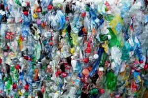 La nueva Ley de Residuos: agua gratis en los bares y adiós al plástico en 2021