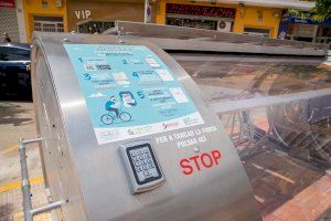 Cullera abre un parking para bicis con videovigilancia que funciona con energía solar
