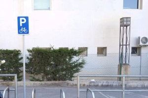 El Ayuntamiento instala nuevos ‘aparcabicicletas’ en los centros de Salud de Alicante