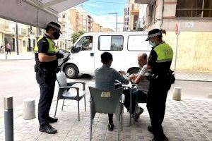 La Policia d’Almassora controla l’ús de mascaretes