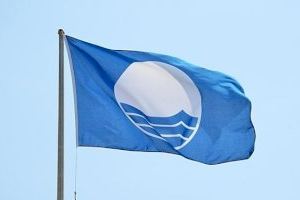 Moncofa garanteix la qualitat i la seguretat de les platges este estiu en aconseguir quatre banderes blaves