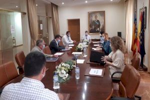La Diputación de Alicante auspicia un encuentro de trabajo para abordar la situación de las empresas licitadoras de servicios en las playas