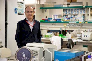 El profesor de la UMH Antonio Ferrer Montiel, editor de la Revista de la Sociedad Española de Bioquímica y Biología Molecular (SEBBM)