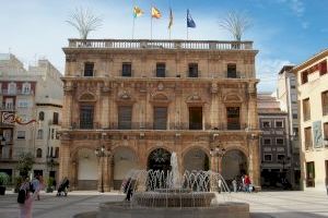 Castelló reprén els matrimonis civils amb dos casaments al saló de plens