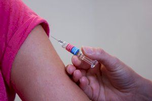 Sanitat planteja una vacunació massiva contra la grip davant el risc rebrotes del COVID-19