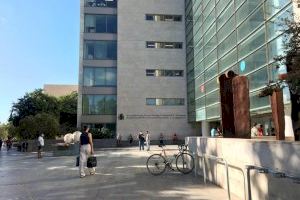 Judici a un parricida a València: un home s'enfronta a 12 anys de presó després de matar al seu pare malalt
