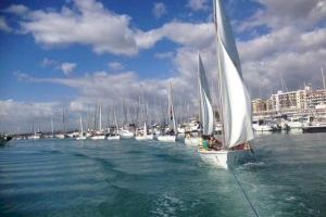 Deporte y el IVAJ reanudan ‘A la mar 2020’, el programa libre de verano de actividades náuticas de la Generalitat