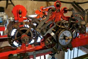 Alberic restaura su reloj mecánico centenario y lo convierte en una pieza monumental única