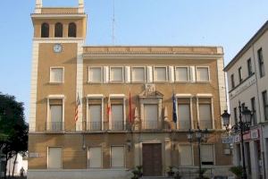 La fachada del Ayuntamiento de Elda se teñirá  de verde para luchar contra la ELA
