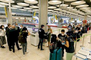Ábalos confirma que ya se están aplicando las medidas necesarias para controlar a los pasajeros internacionales