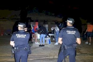 La Policía disuelve un macrobotellón de más de cien jóvenes en Alicante