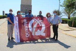 El secretario autonómico de Turismo hace entrega de las banderas Qualitur de las playas de Nules