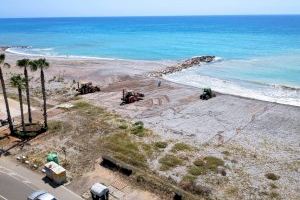L'Ajuntament de Burriana regenera la platja del Grau amb arena de la platja de l'Arenal