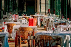 CONTIGO Alicante lamenta que, entre tantas medidas excepcionales, no se rebajen las tasas de las terrazas en los bares y restaurantes