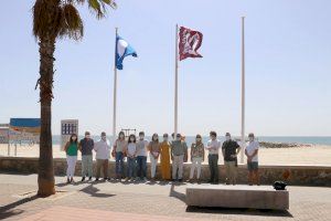 Dos banderas avalan la calidad de la playa de Puçol: Qualitur y la única bandera azul de la comarca