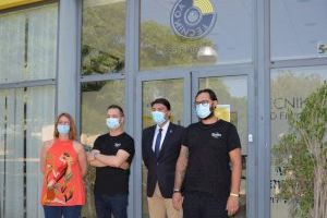 El alcalde de Alicante visita la empresa que ha desarrollado el primer respirador bi-level de turbina