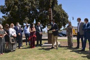 El alcalde de Alicante inaugura un monumento dedicado a la acción social de los rotarios