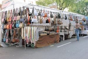 Comercio prepara la vuelta a la actividad de los mercadillos de barrio para el 6 de julio